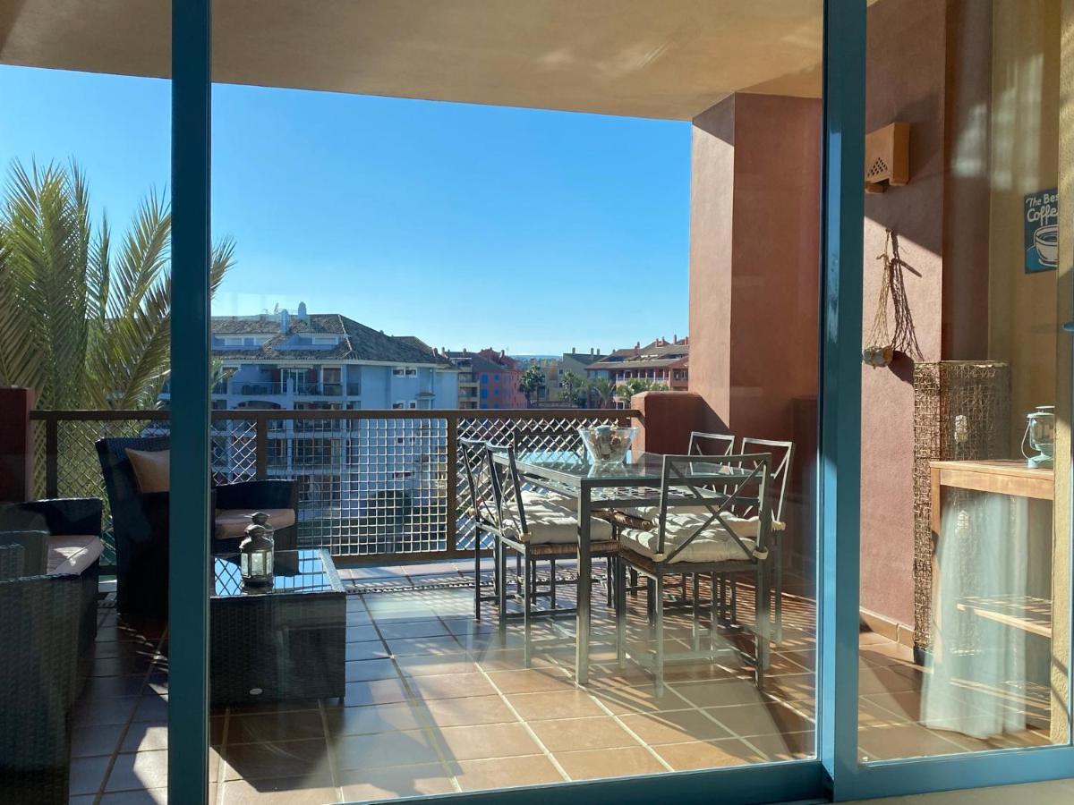 Apartamento Con Terraza Sobre La Marina De Sotogrande San Roque  Exterior photo