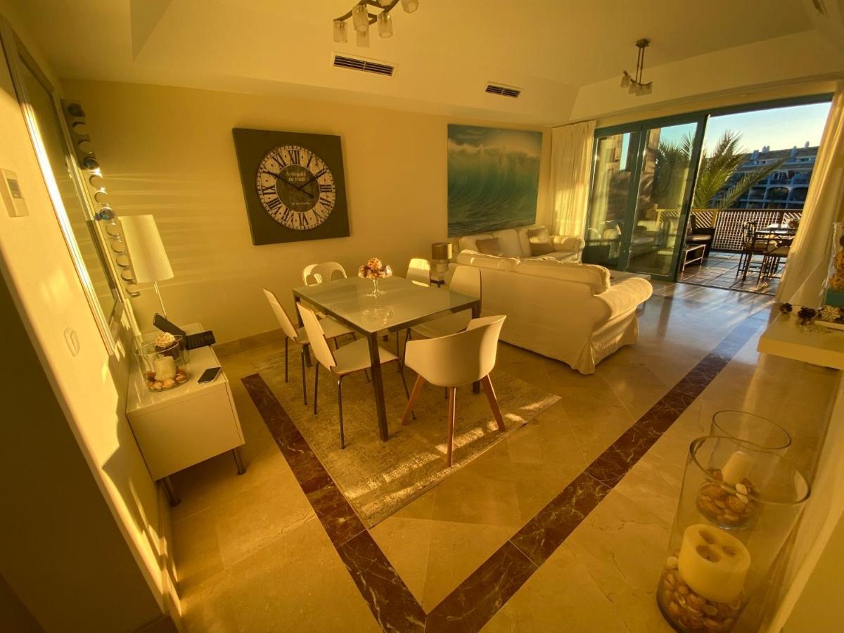 Apartamento Con Terraza Sobre La Marina De Sotogrande San Roque  Exterior photo