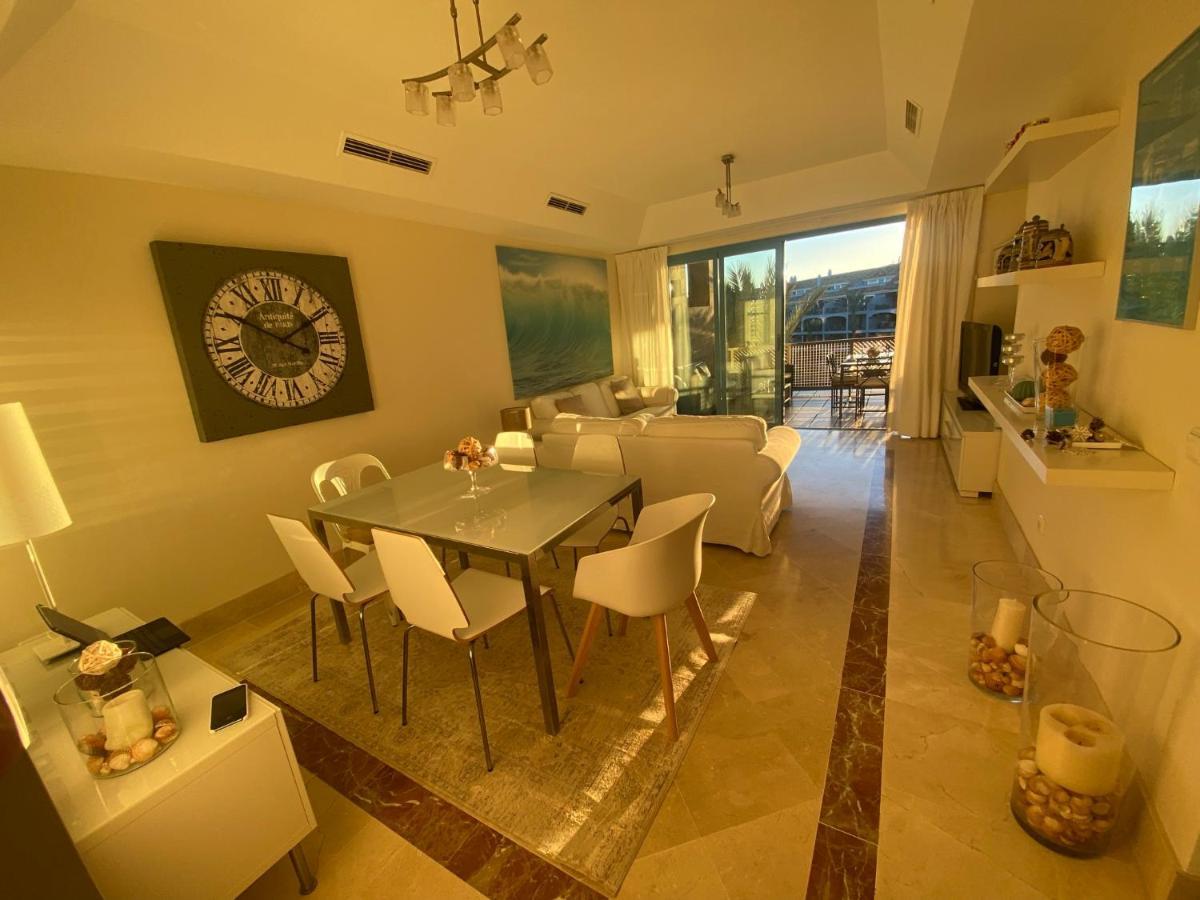 Apartamento Con Terraza Sobre La Marina De Sotogrande San Roque  Exterior photo