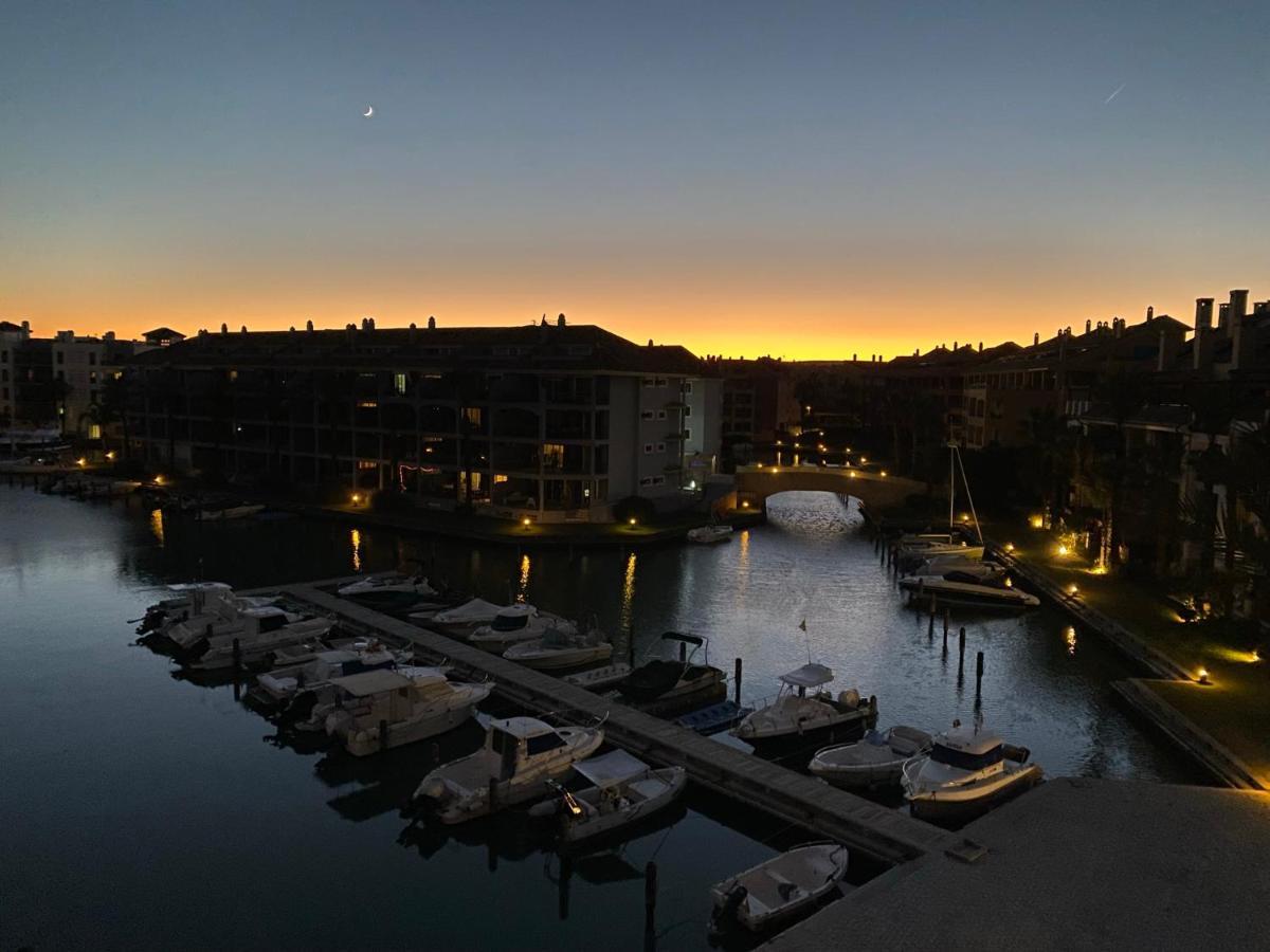 Apartamento Con Terraza Sobre La Marina De Sotogrande San Roque  Exterior photo