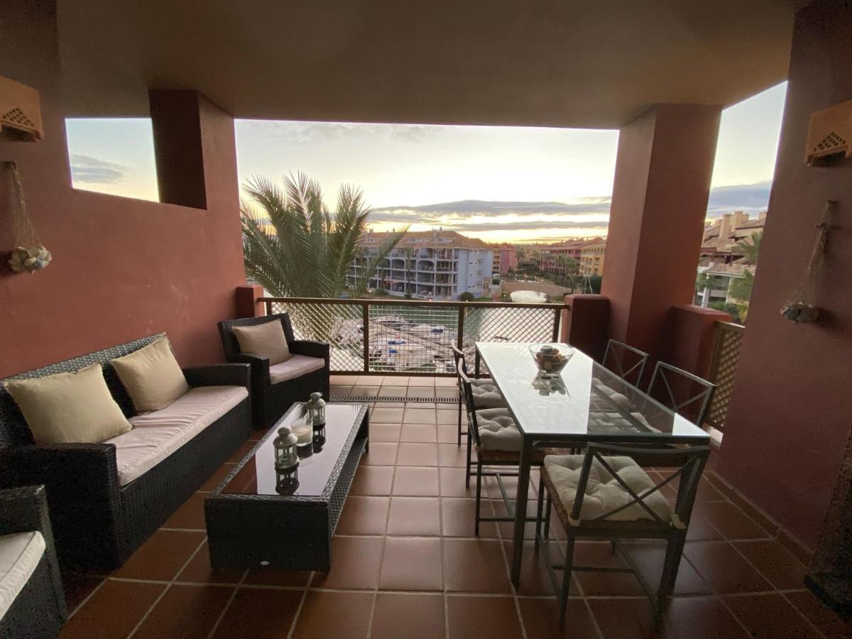 Apartamento Con Terraza Sobre La Marina De Sotogrande San Roque  Exterior photo